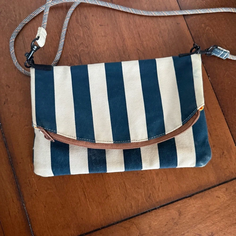 Kavu canvas crossbody